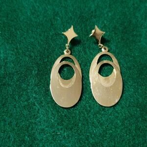 Vtg Gold Tone Overlapping Oval Hoop Earrings